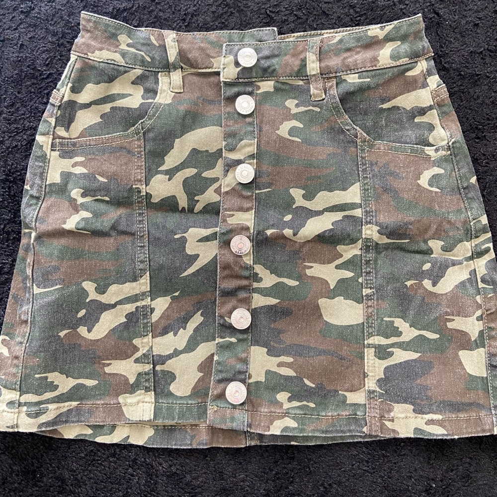 Super cute button up skirt!